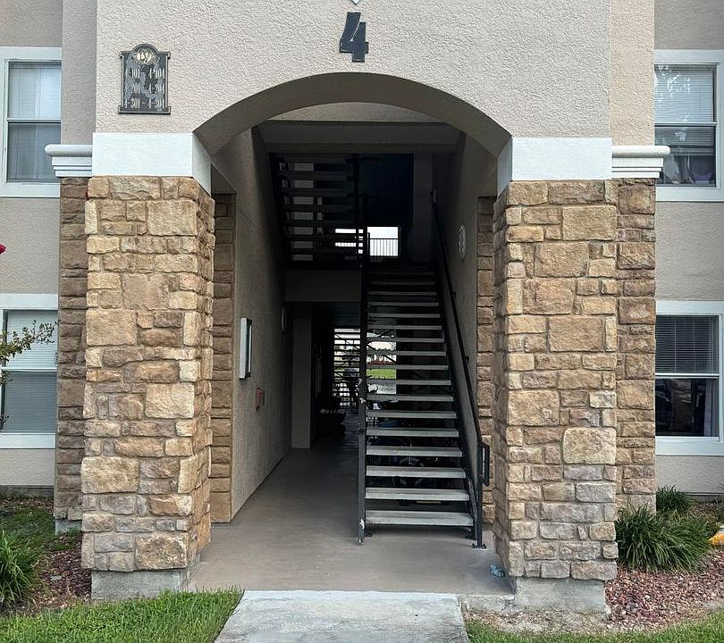 1st image of 940 Village Trl Unit 4-102