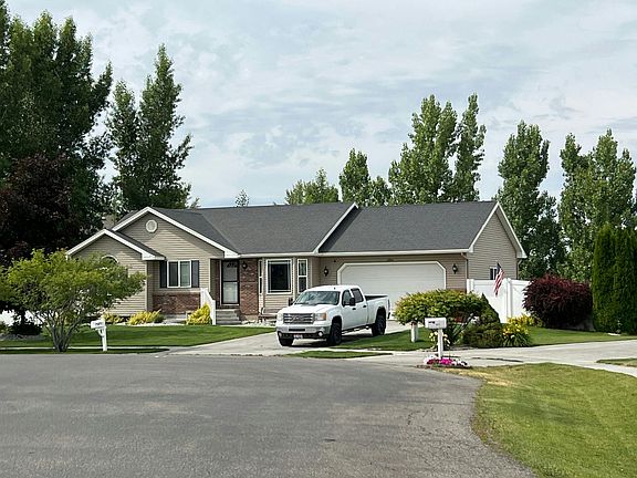2nd image of 2955 Lilac Cir