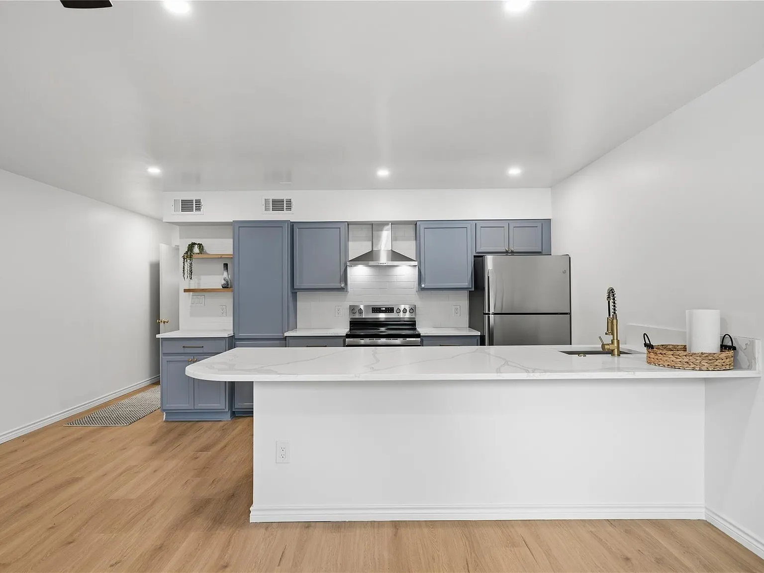 1 bed, 1.0 bath, 724 sqft, $1,200 — Photo 4