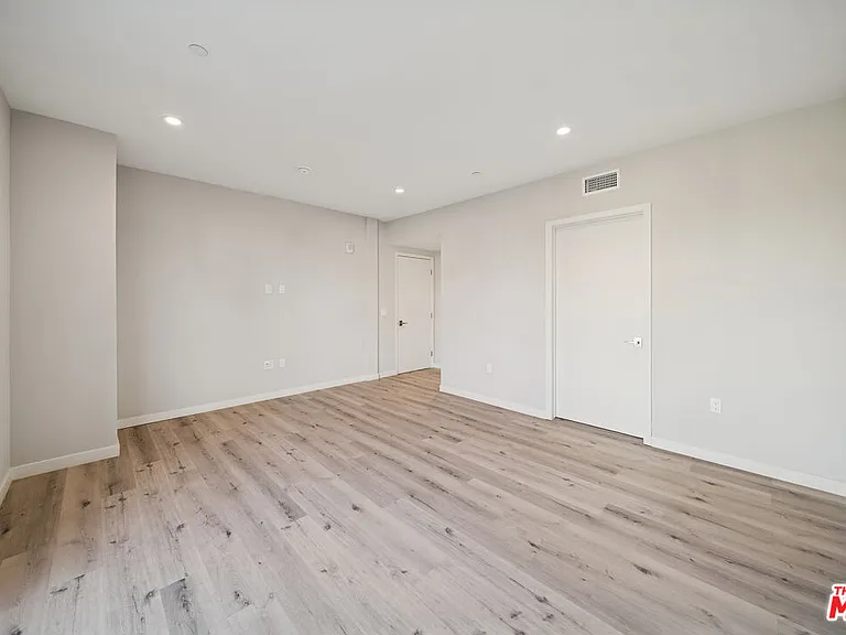 1051 S Corning St #501 — Photo 21