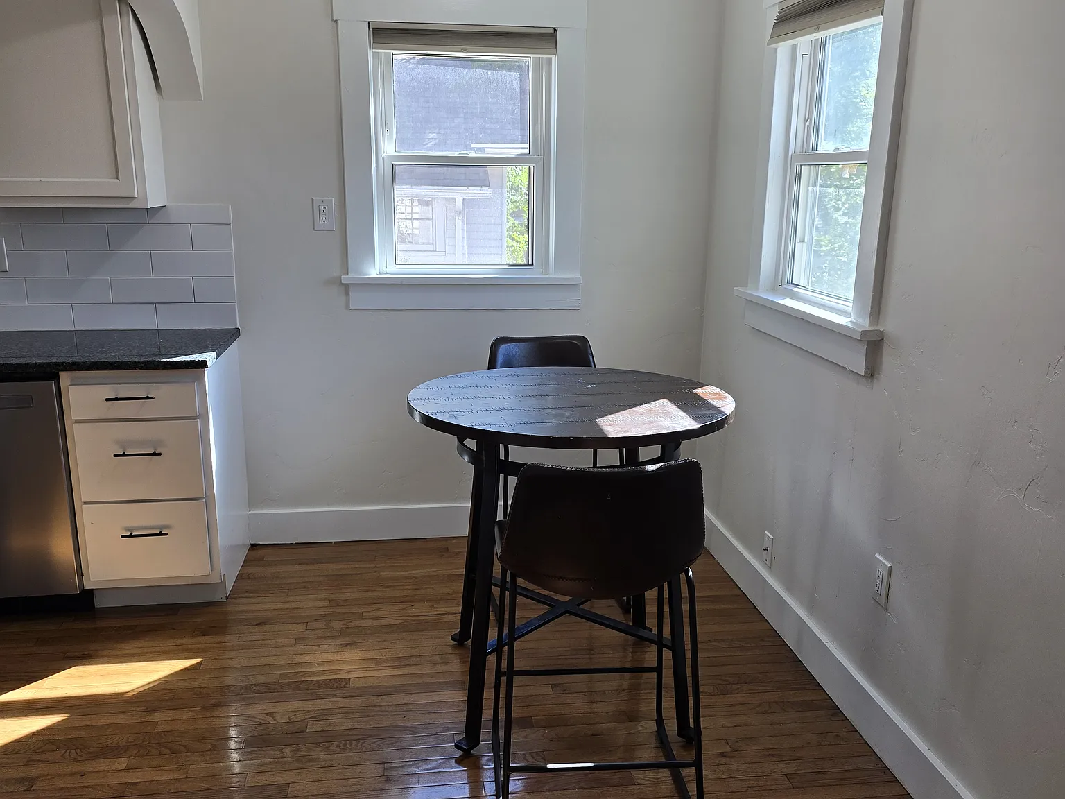 3 bed, 1200 sqft, $1,900 — Photo 3