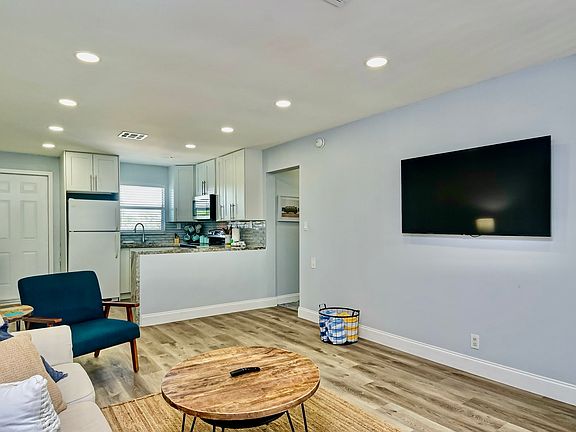 4th image of 1167 Buttonwood Ln #2