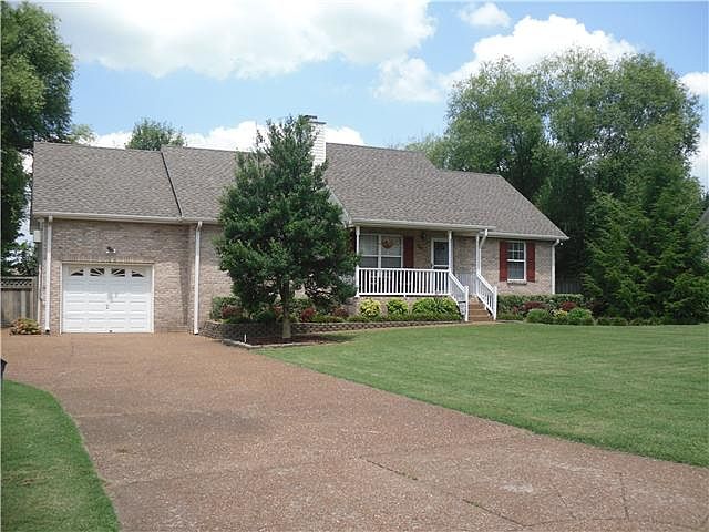 1st image of 132 Honeysuckle Dr