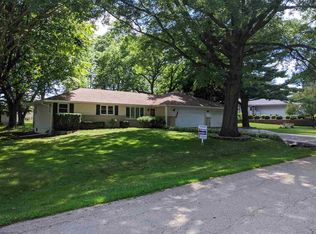 6193 Canyon Woods Dr, Rockford, IL