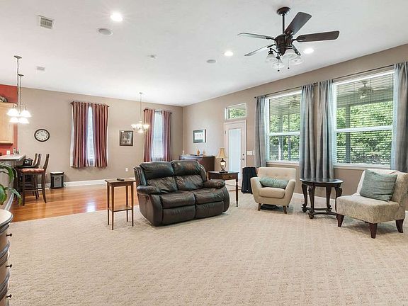 2nd image of 314 SW Cross Pointe Ct
