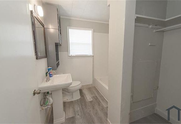 3rd image of 3205 Iowa St #3