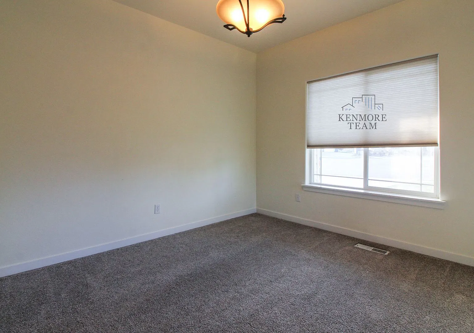 4 Bedroom, 2.5 Bath Home in Pasco — Photo 3