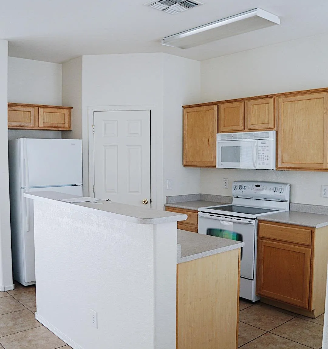 3 bed, 1200 sqft, $1,700 — Photo 2