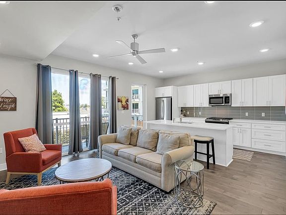 4th image of 900 Bartholomew St #320