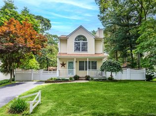 28 Roanoke Rd, Sound Beach, NY 11789