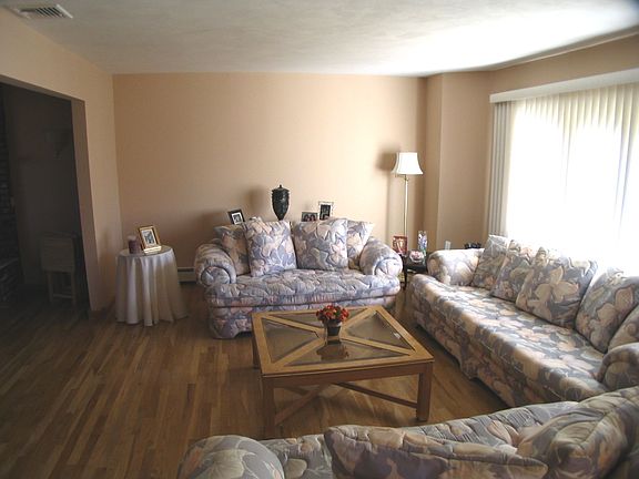 4th image of 26 Orleans Grn