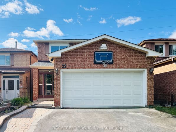32 Perthshire St, Toronto, ON M1V 3A9