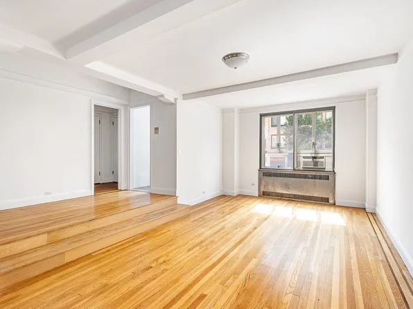 200 W 20th St APT 206, New York, NY 10011