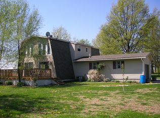 15707 Crackerneck Rd, Trenton, IL 62293