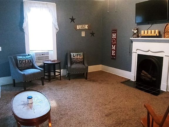 5th image of 108 E Main St