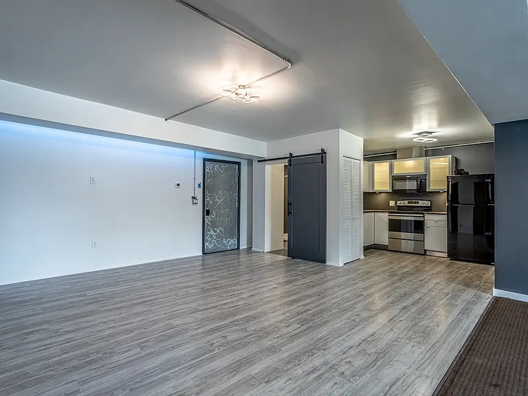 227 N Broadway #204 — Photo 4