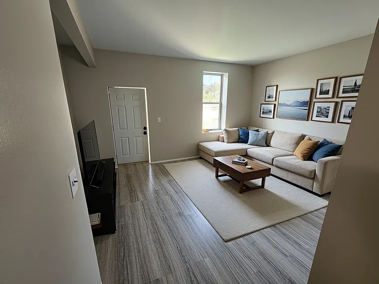 5300-5310 Maple Ave #5310-B — Photo 4