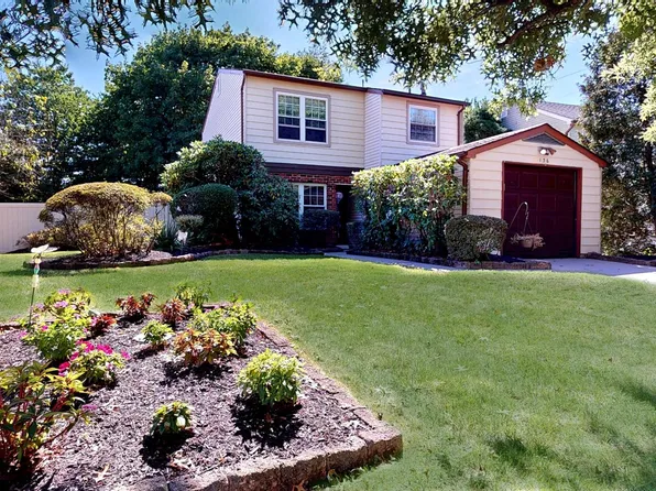 136 Peregrine Dr, Voorhees, NJ 08043