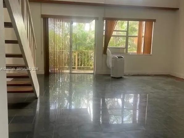 17911 NW 68th Ave APT P208, Hialeah, FL 33015
