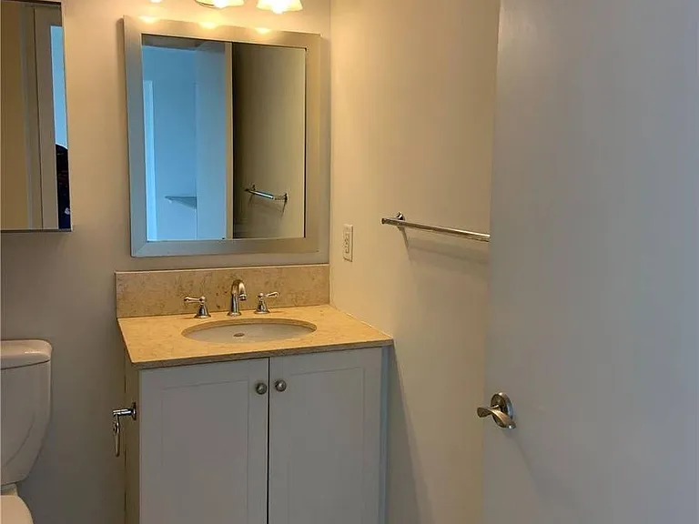2181 Yonge St #2307 — Photo 10