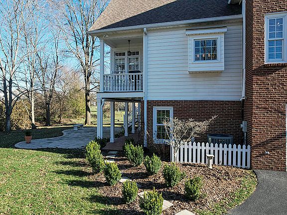 5th image of 108 Patrick Henry Ct