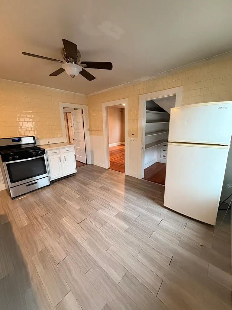 2 bed, 850 sqft, $2,000 — Photo 2