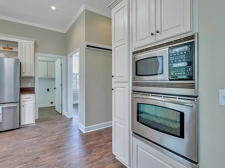 5021 Riverside Dr — Photo 11
