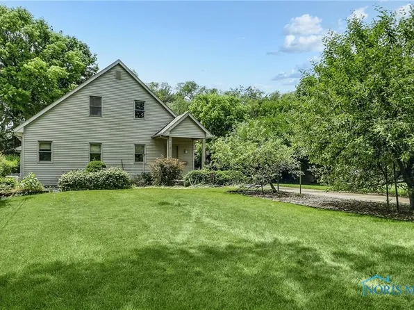 910 Pine St, Perrysburg, OH 43551