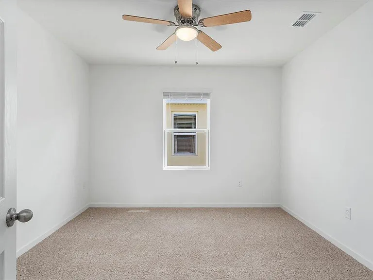 925 Dugan Cir SE — Photo 16