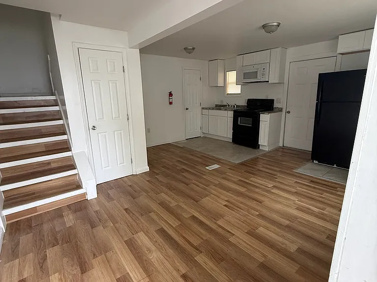 163 S Main St — Photo 10