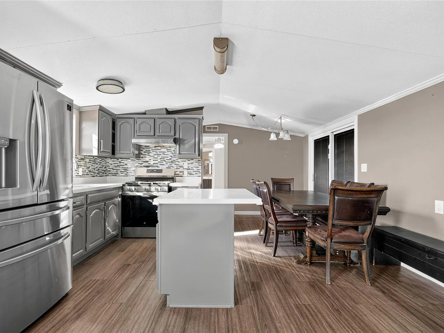 3 bed, 2.0 bath, 1170 sqft, $1,500 — Photo 4