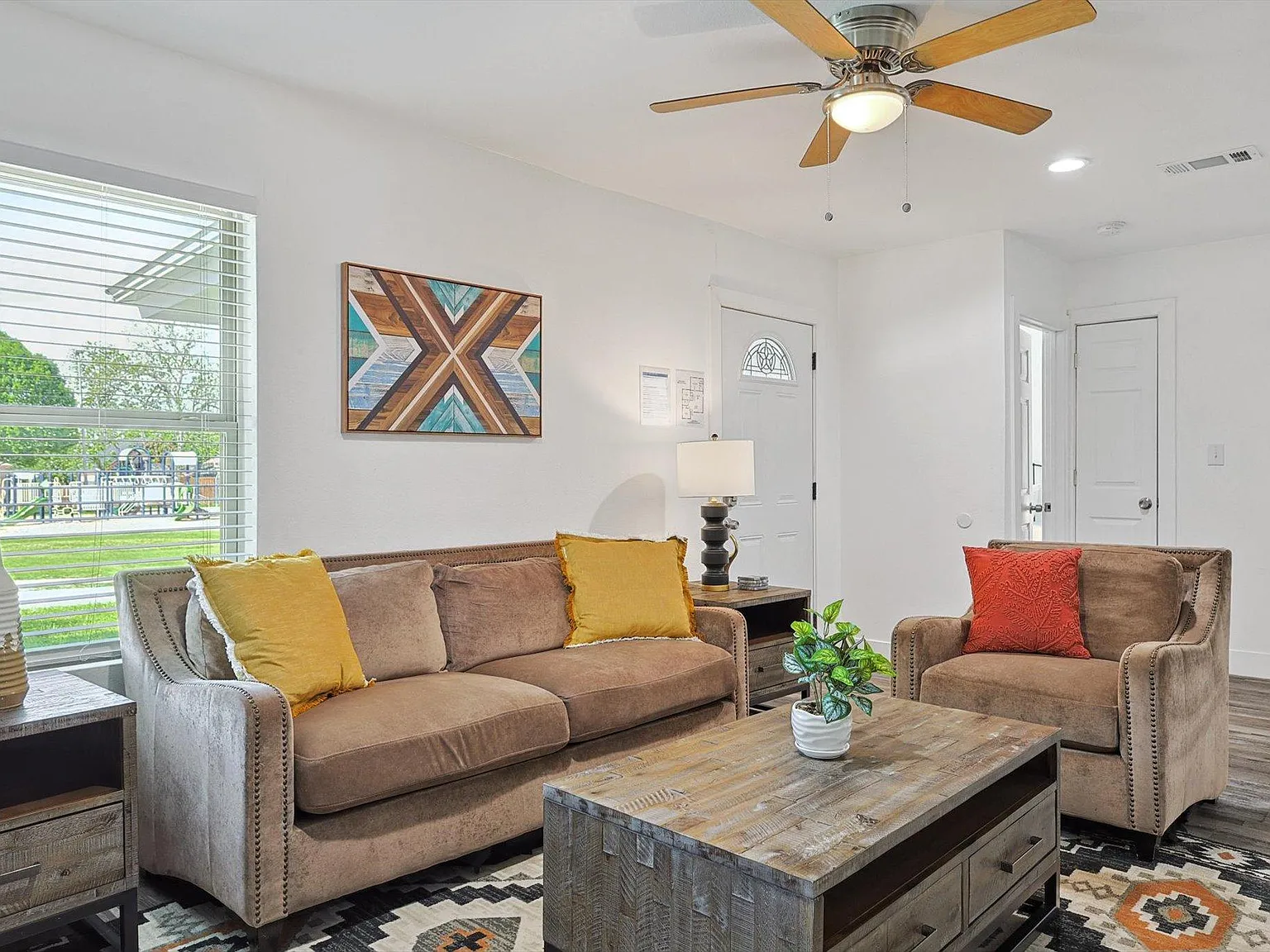 3 bed, 1087 sqft, $7,000 — Photo 1