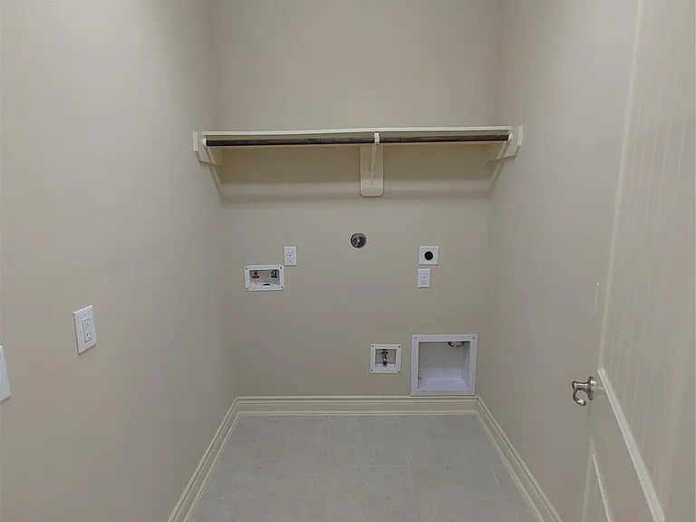 9014 Meacom Dr — Photo 29
