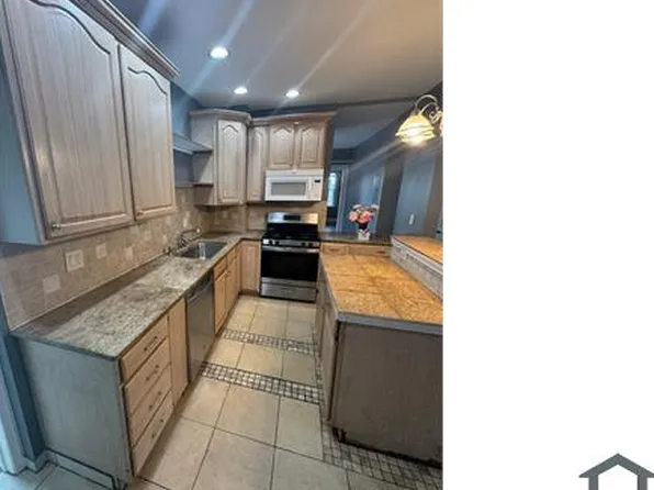 182 Hewitt St #2, Bridgeport, CT 06607