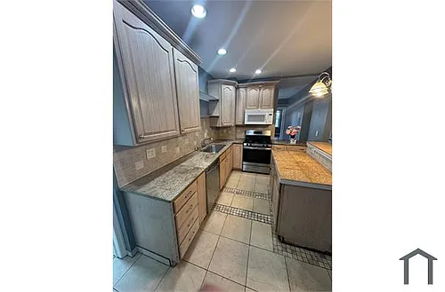 182 Hewitt St Photo 1