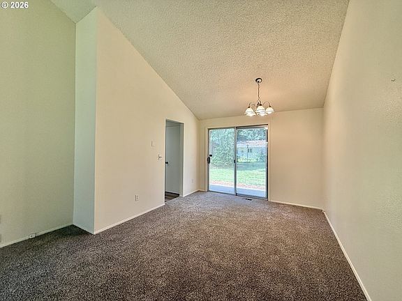 4th image of 614 NE 132nd Ave