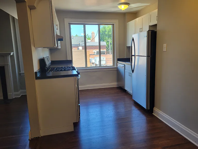 2112 Arlington Ave — Photo 5