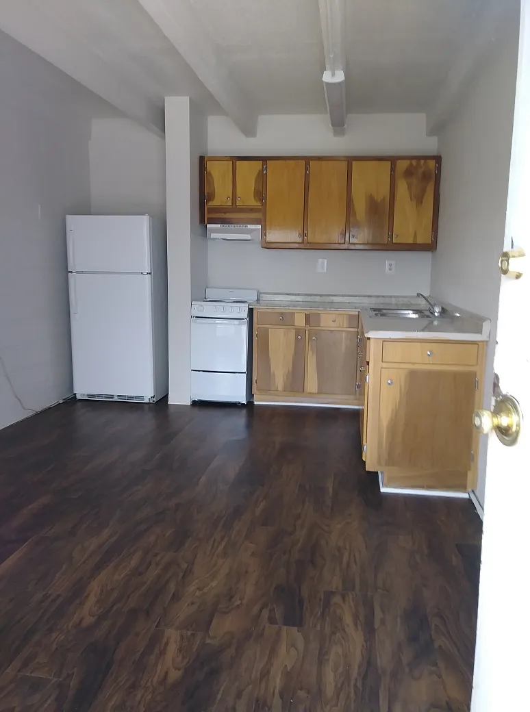 Studio, $1,018 — Photo 1