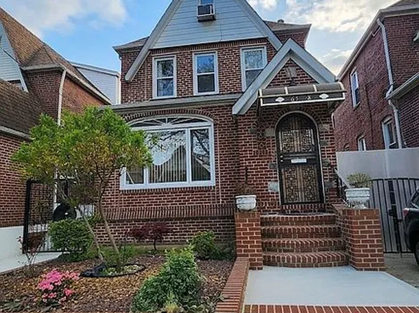 6328 82nd Pl, Middle Village, NY 11379