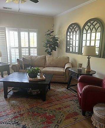 3rd image of 309 Daniella Ln
