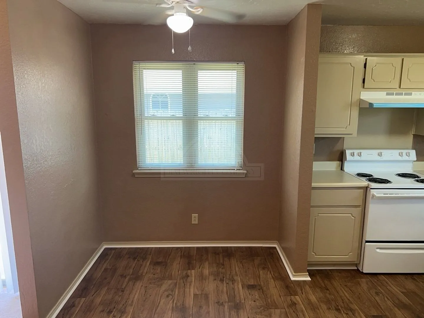 2212 Silverhill — Photo 3