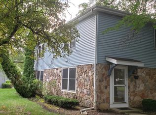 354 Creekside Dr, Vernon Hills, IL 60061