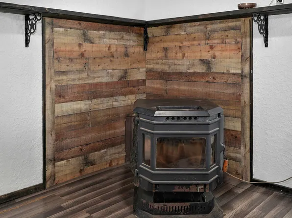 275 Rhea Street, Stotts City, MO 65756