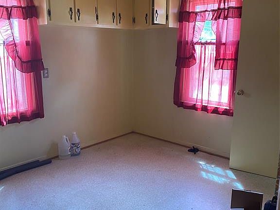 5th image of 2469 Pingree Ave