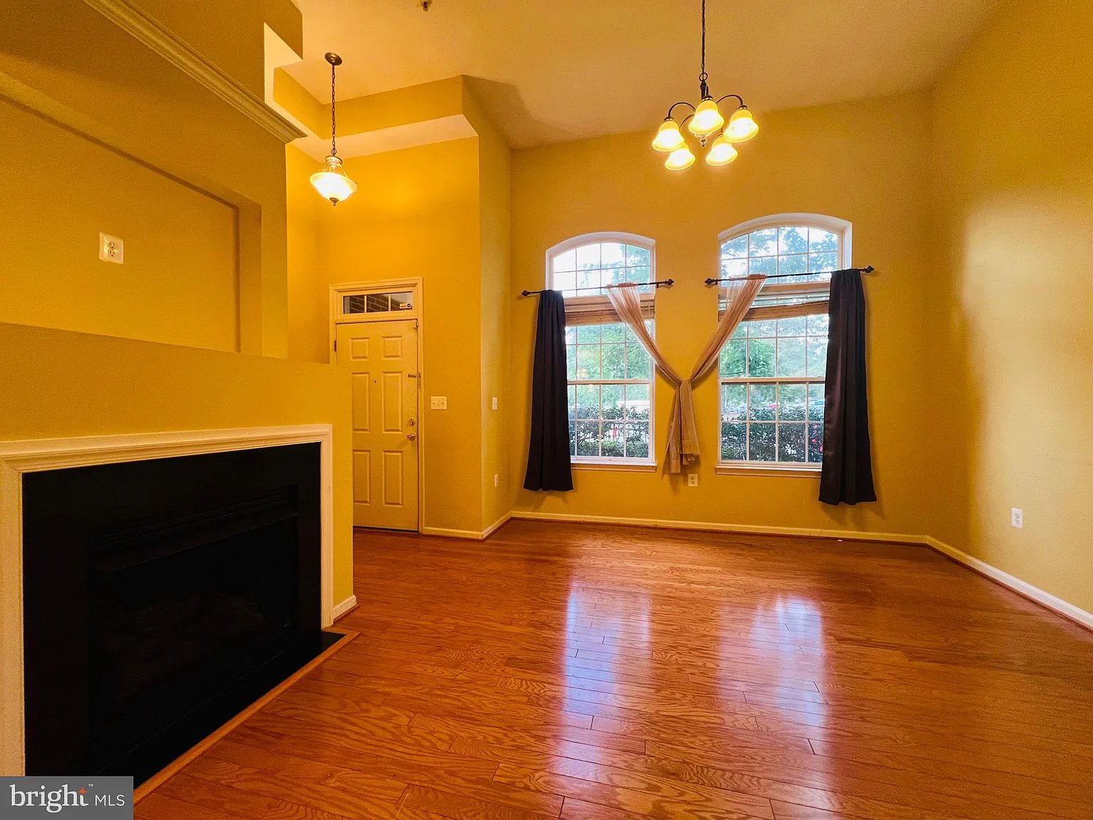 2 bed, 2.5 bath, 1232 sqft, $2,499 — Photo 3