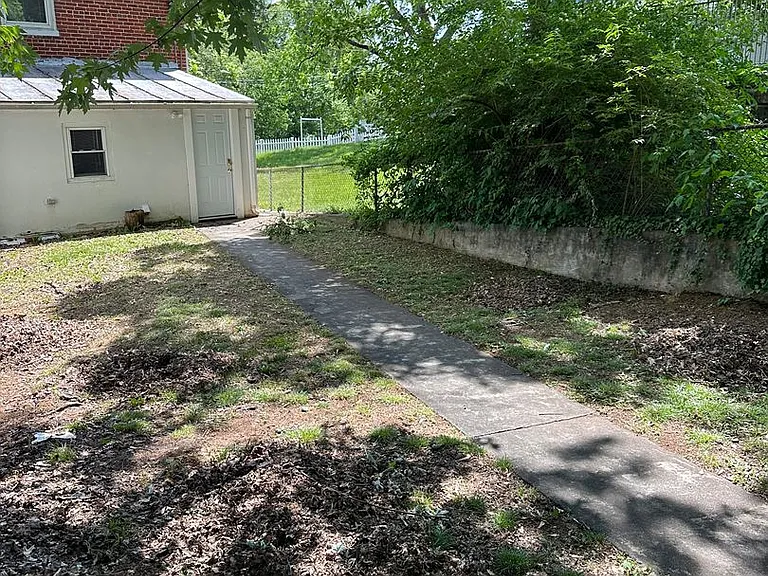 215 Millwood Ave — Photo 10