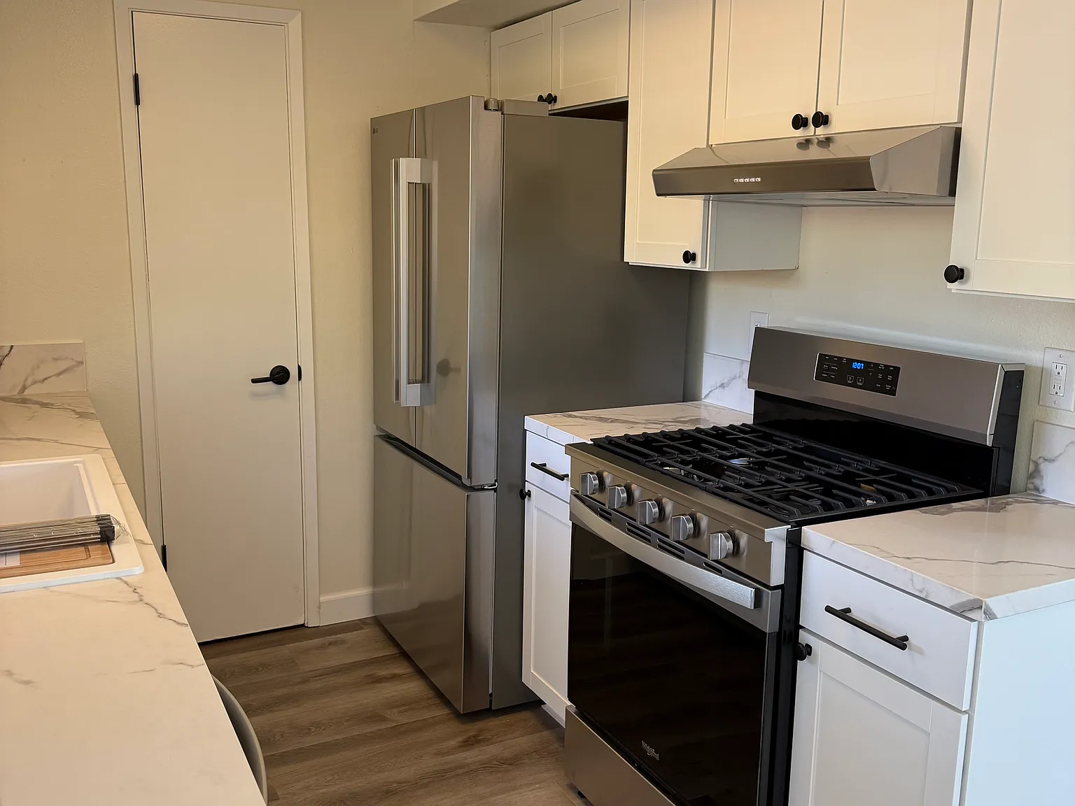 2 bed, 1.5 bath, 960 sqft, $3,000 — Photo 3