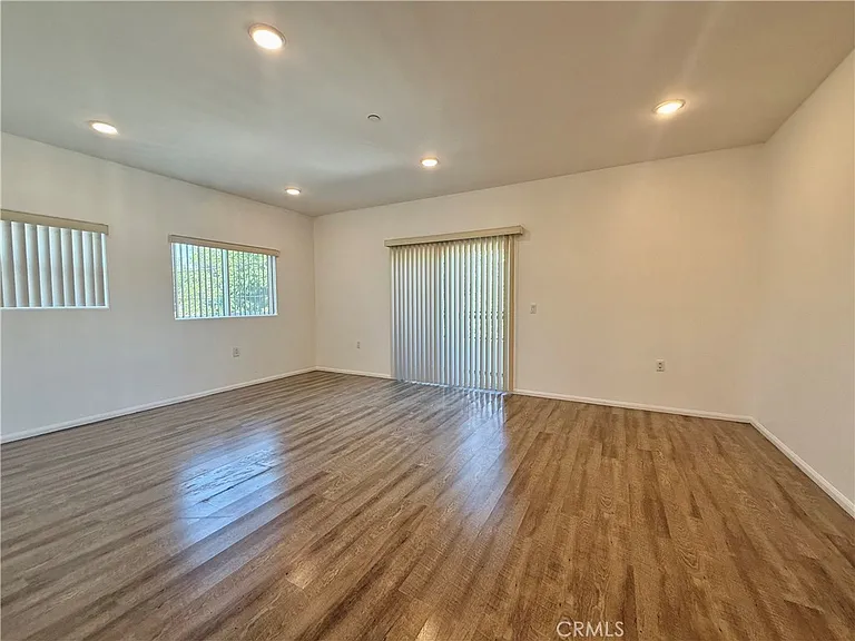 6624 Balboa Blvd #4 — Photo 24