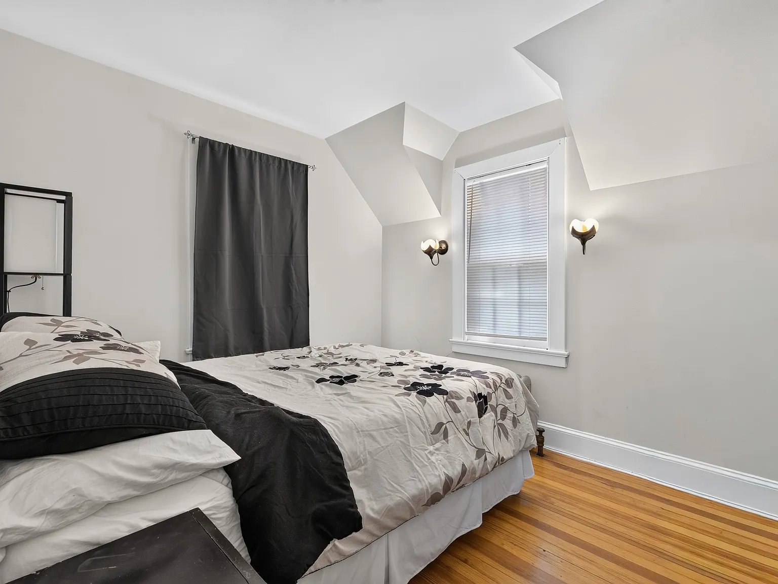 7 bed, 5000 sqft, $7,200 — Photo 3