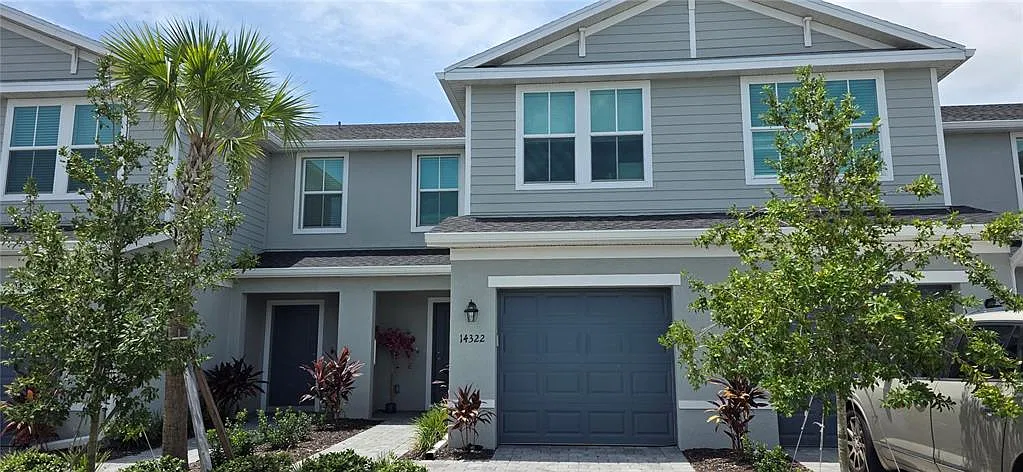 3 bed, 2.5 bath, 1347 sqft, $2,400 — Photo 3